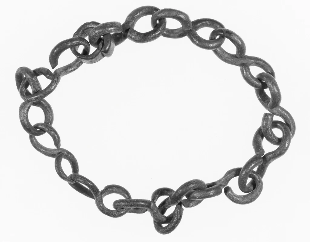 Rustic metal chain loop